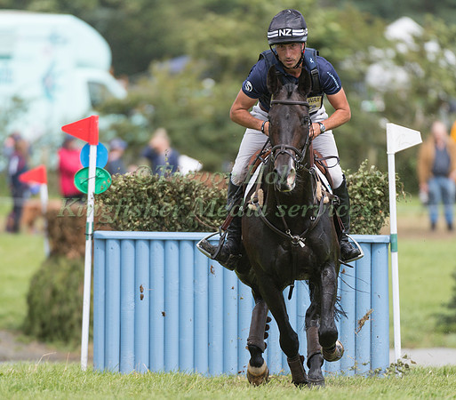 TIM  PRICE (NZL) AND KINCOOLEY CRUISING