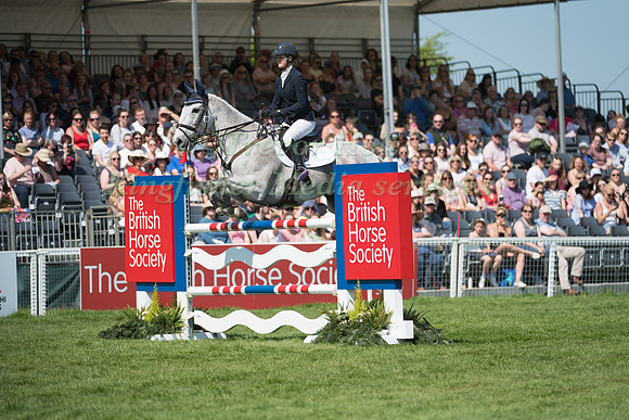 ASHLEY EDMOND  (GBR) RIDING  TRIPLE CHANCE