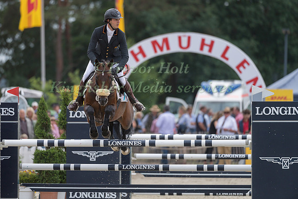 ESTEBAN VALLE BENITEZ (ESP) AND MILANA