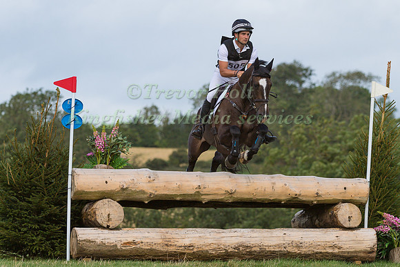 JAMES AVERY RIDING  SPORTSFIELD LORD LIVESEY
