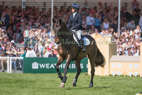 ROSALIND CANTER  (GBR) RIDING  ALLSTAR B