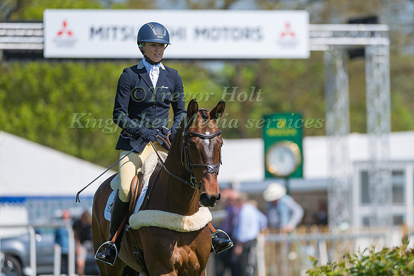 LISSA GREEN  (AUS) RIDING  HOLLYFIELD