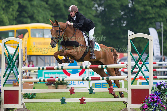 Angus Smales (GBR) riding Mji Mount Echo