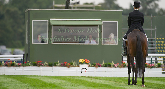 Sarah Bulimore and My Last One in front of the Judges Box
