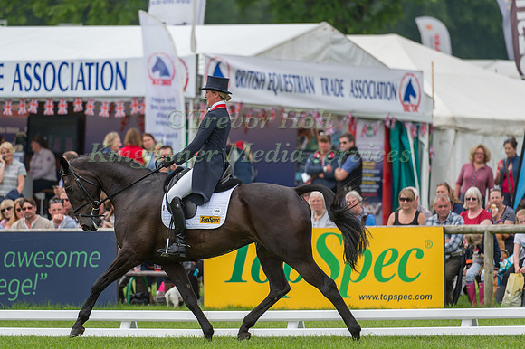 Nicola Wilson (GBR) riding Annie Clover