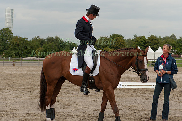 William Fox-Pitt and Chilli Morning warm up with Tracey Robinson