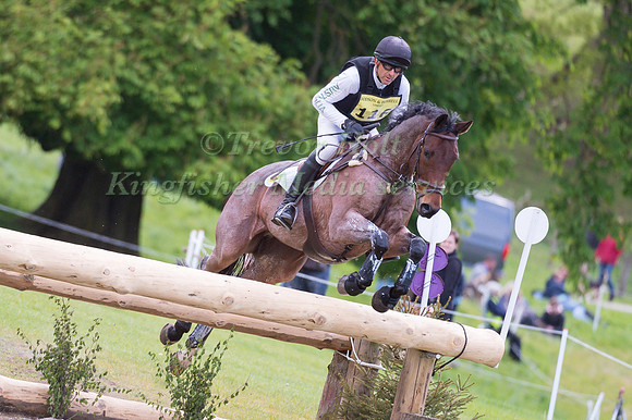 BILL  LEVETT (AUS) RIDING  ATHLEET V COMPETING IN THE CROSS COUNTRY PHASE OF THE  CIC THREE STAR COMPETITION AT THE  2017 DODSON AND HORRELL CHATSWORTH INTERNATIONAL HORSE TRIAL.