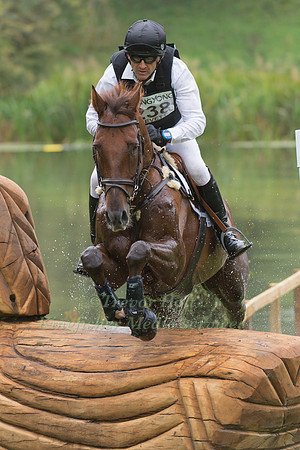 BILL LEVETT (AUS) RIDING LASSBAN DIAMOND LIFT