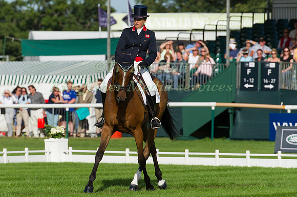PIPPA FUNNELL (GBR) RIDING SECOND SUPREME