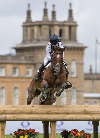 LAURA COLLETT (GBR) RIDING MR BASS