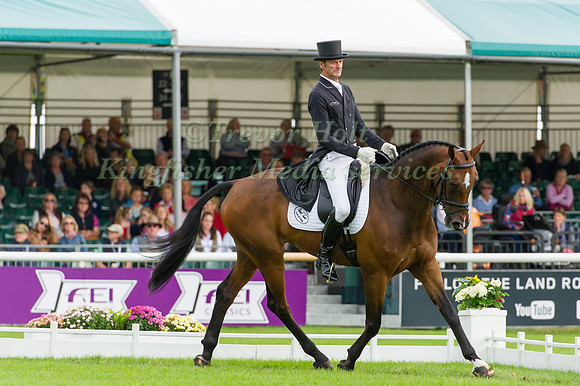 MARK  TODD (NZL) RIDING NZB CAMPINO