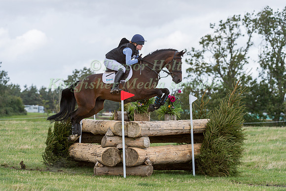 KATIE RUCKER RIDING  FJURY
