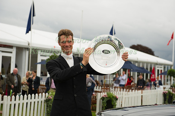 William Fox-Pitt with the  2011 Land Rover Burghley Trophy