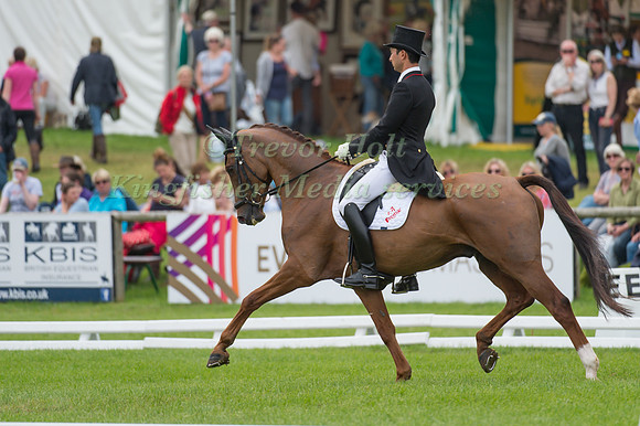 Alex Hua  Tian (CHN) riding Don Geniro