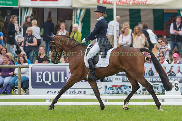 Jodie Amos (GBR) riding Wise Crack