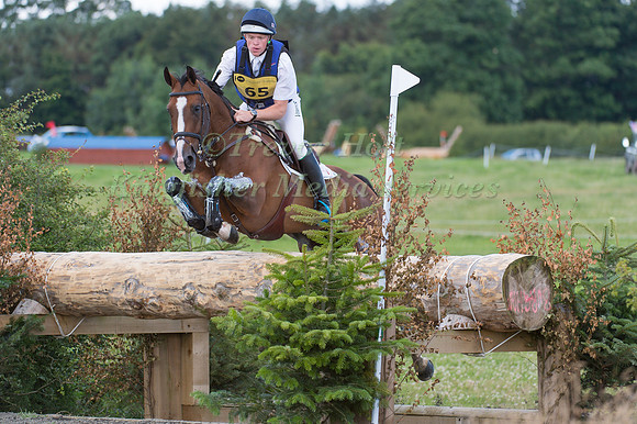 Sam Ecroyd (GBR) riding Tullaher Sunrise