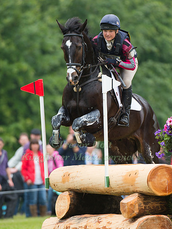 Emily Parker (GBR) riding Diamond Sundance
