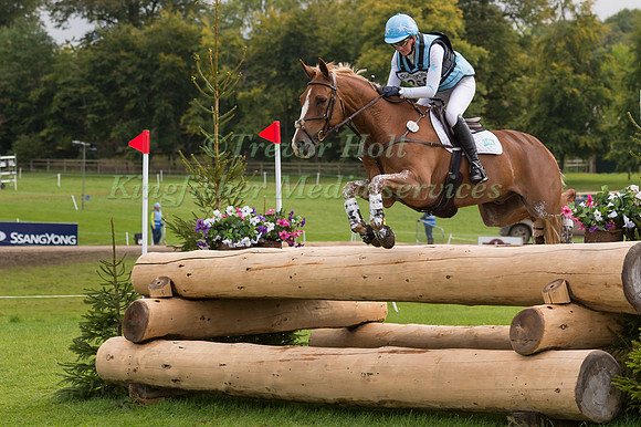 JULIE TEW (GBR) RIDING SIR PERIROSE