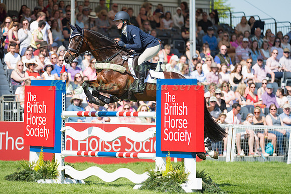 FLORA HARRIS  (GBR) RIDING  BAYANO