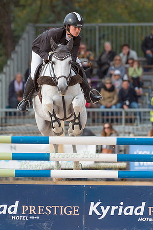 Victoria Madsen(GBR) riding Nysa De Petra