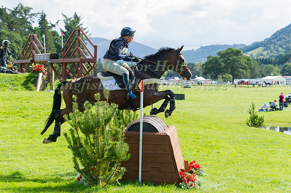 FLORA HARRIS (GBR) RIDING BAYANO