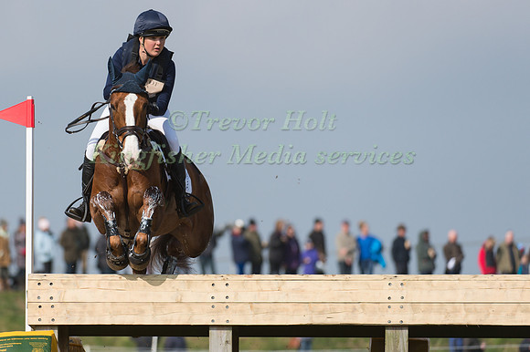 Lizzie  Brown (NZL) riding Havanna Vant Castanaehof