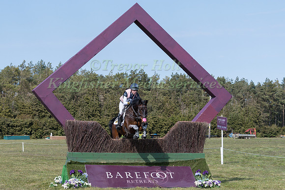 FELICITY COLLINS RIDING RSH CONTEND OR