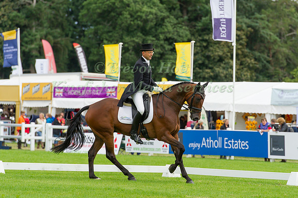 BILL  LEVETT (AUS) RIDING LASSBAN DIAMOND LIFT