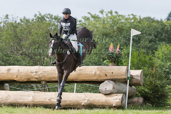 SAMMI BIRCH RIDING  THE KINCOOLEY CEILI