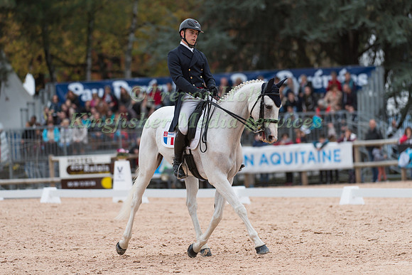 Camille Lejeune riding R' Du Temps Bliniere