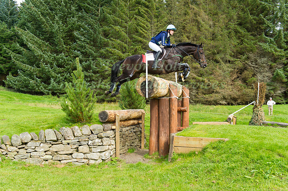 ISABELLA INNES KER (GBR) RIDING CARTOWN WALLABE