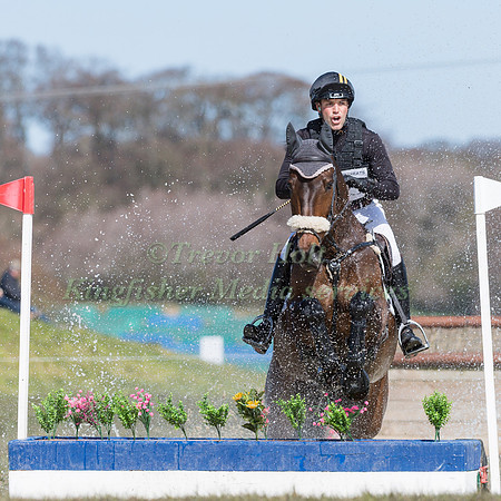 ROBERTO SCALISI RIDING ALAMEIN