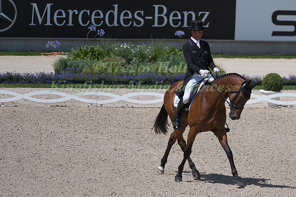 MARK TODD (NZL) AND LEONIDAS II