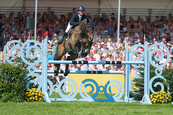 EMILIE CHANDLER (GBR) RIDING  COOPERS LAW