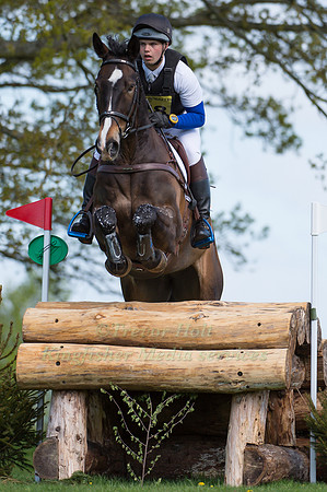 Harry Mutch (GBR) riding IPW Nom De Plume