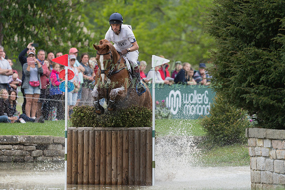 HARRY MEADE RIDING  RED KITE