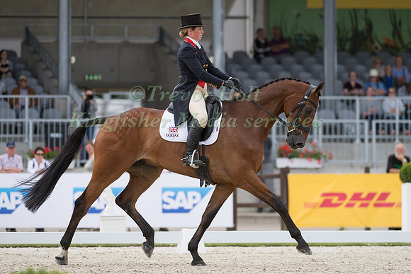 KITTY KING (GBR) AND CEYLOR L A N