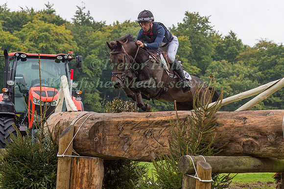 TIM PRICE (NZL) RIDING COOLEY SHOWTIME