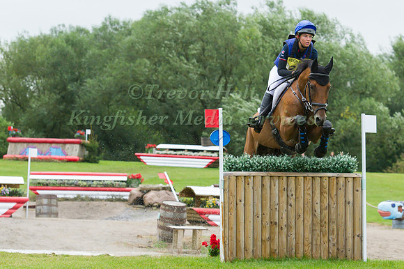 IVY FREEMAN-ATTWOOD   RIDING SLIGO LUCKYVALIER