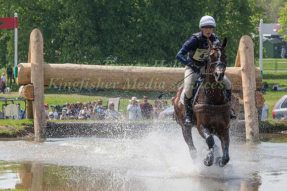 FLORA HARRIS  (GBR) RIDING  BAYANO