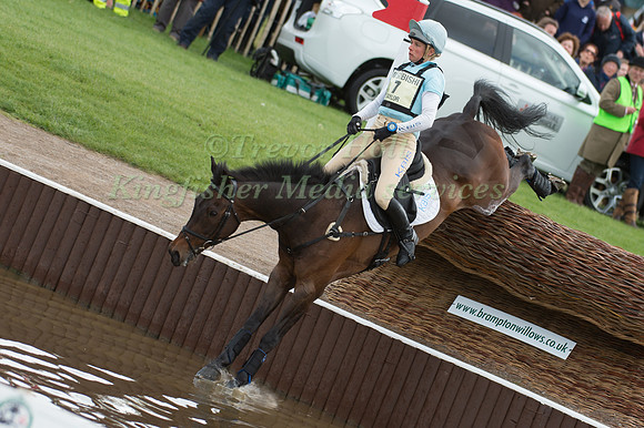 Izzy Taylor (GBR) riding Thistledown Poposki
