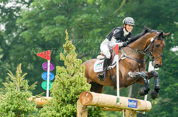 Dee Hankey (GBR) riding Chequers Playboy