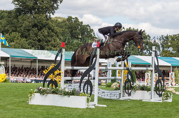 CAROLINE POWELL (NZL) AND ON THE BRASH