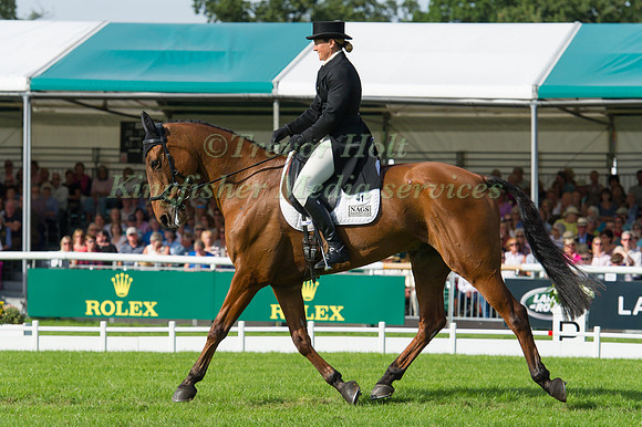 EMILY LOCHORE (GBR) RIDING HEXMALEYS HAYDAY