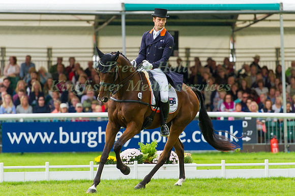 CHRISTOPHER  BURTON (AUS) RIDING NOBILIS 18
