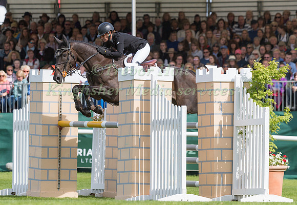 CAROLINE POWELL (NZL) AND ON THE BRASH