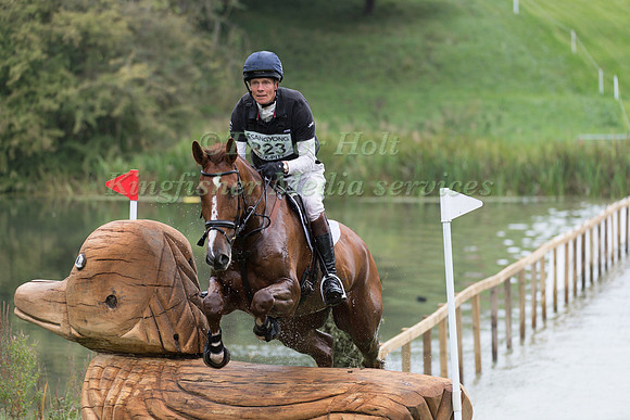 WILLIAM FOX-PITT (GBR) RIDING BARRICHELLO