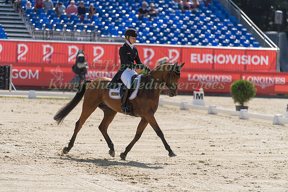 JULIA KRAJEWSKI (GER) AND SAMOURAI DU THOT