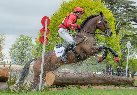 Paul  Tapner(AUS) riding  PRINCE MAYO