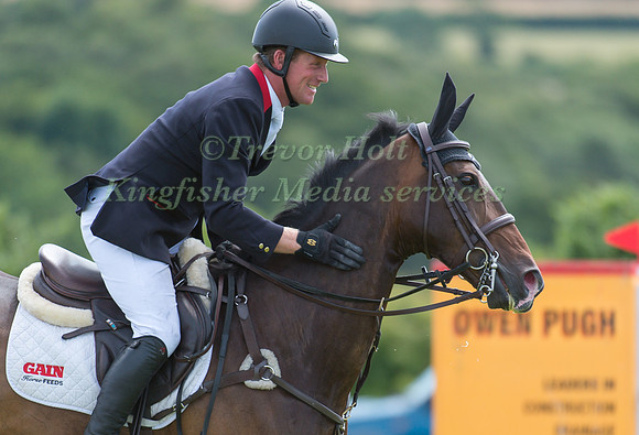 Oliver Townend (GBR) riding Samuel Thomas II